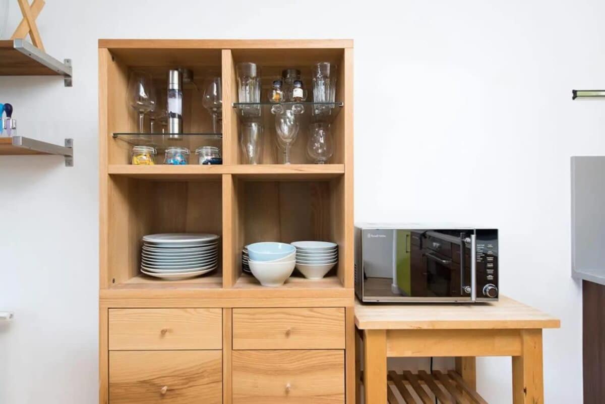 Modern 2 Bed Apartment W Balcony In London Bagian luar foto