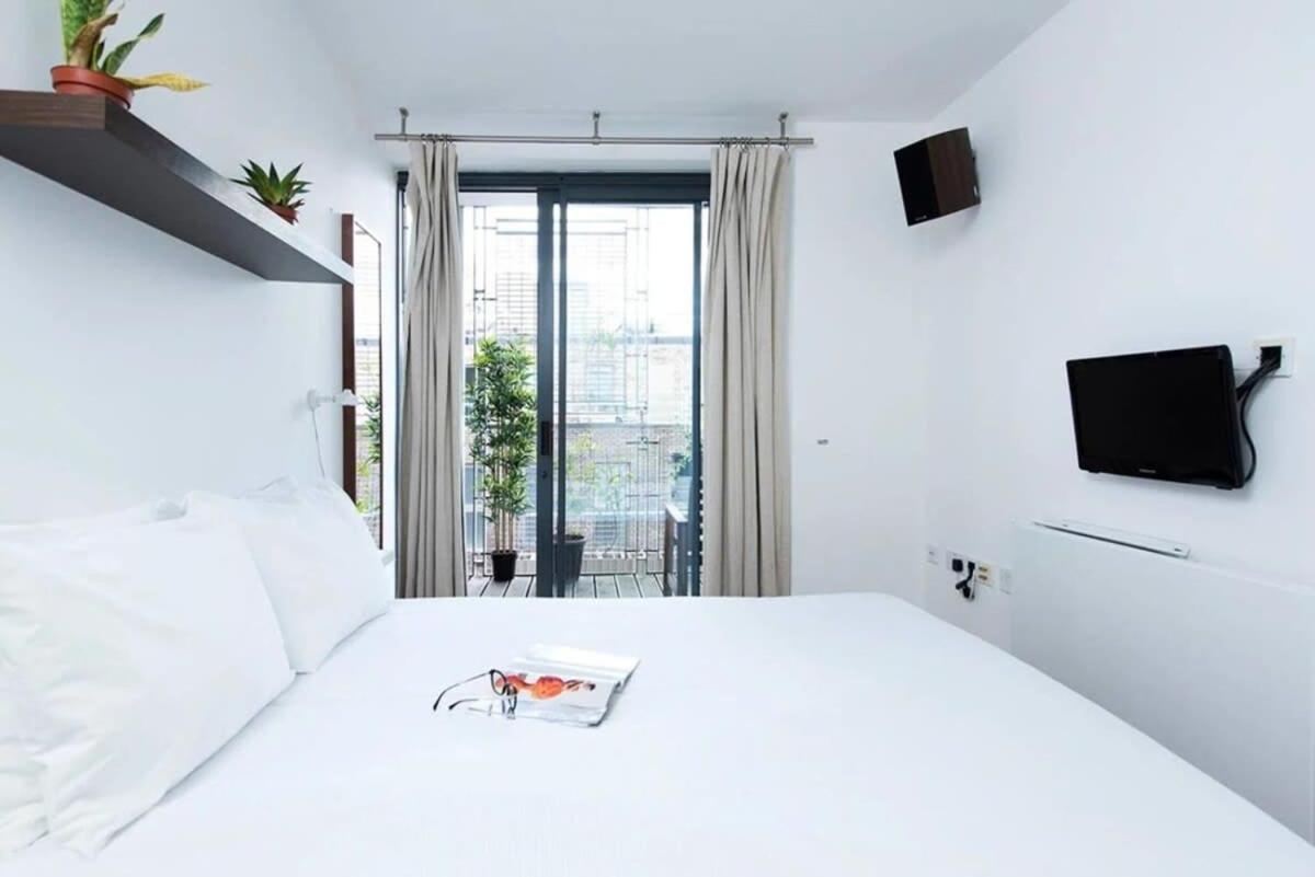 Modern 2 Bed Apartment W Balcony In London Bagian luar foto