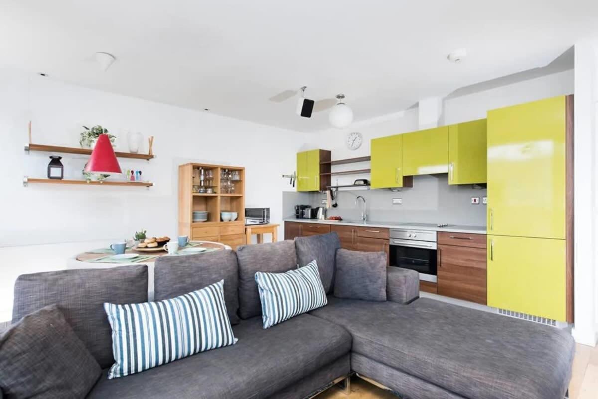 Modern 2 Bed Apartment W Balcony In London Bagian luar foto
